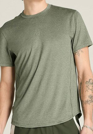 Wilson T-SHIRT M EVERYDAY PERFORMANCE TEE - T-Shirt basic - vetiver