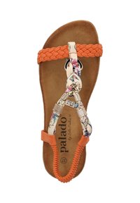 Orange geflochtene Sandale mit floralen Stoffriemen, metallischen Akzenten und einer gepolsterten braunen Innensohle. Auffällig ist die flexible, strukturierte Sohle.