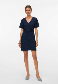 Vero Moda VMMYMILO KURZES - Abito a camicia - navy blazer