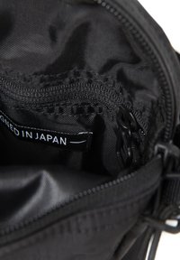 Eastpak THE ONE - Borsa a tracolla - streamed black