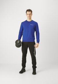 Champion ICONS CREWNECK SMALL LOGO - Felpa - blau