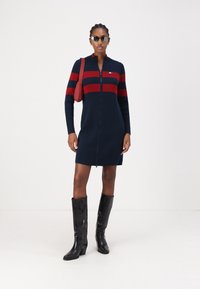 Tommy Jeans BADGE DRESS - Abito in maglia - dark night navy