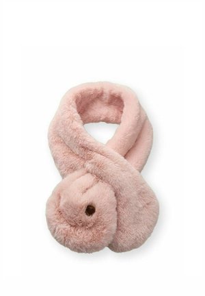 Écharpe en fausse fourrure rose douce, torsadée avec une extrémité ronde et une fermeture à bouton foncé sur fond blanc.