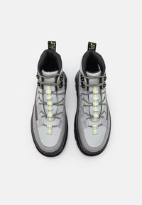 Dr. Martens Sneakersy wysokie