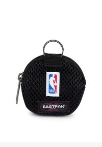 Czarny siatkowy etui na monety o okrągłym kształcie, z zamkiem błyskawicznym, karabińczykiem, naszywką z logo NBA oraz metką Eastpak.