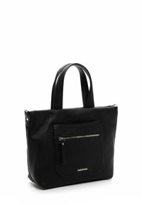 Mustast nahast käekott tekstuurse pinnaga, kahe ülemise sangaga, esiküljel luku tasku ja hõbedaste detailidega. Kompaktne ja struktureeritud disain.