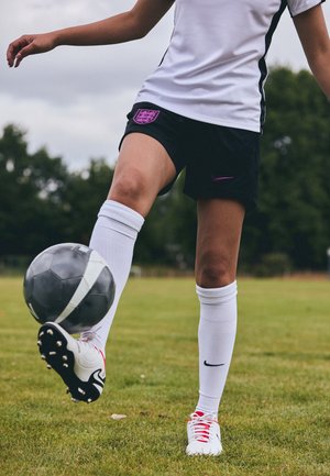 ENGLAND ENT STRIKE SHORT - National team wear - black/vivid purple