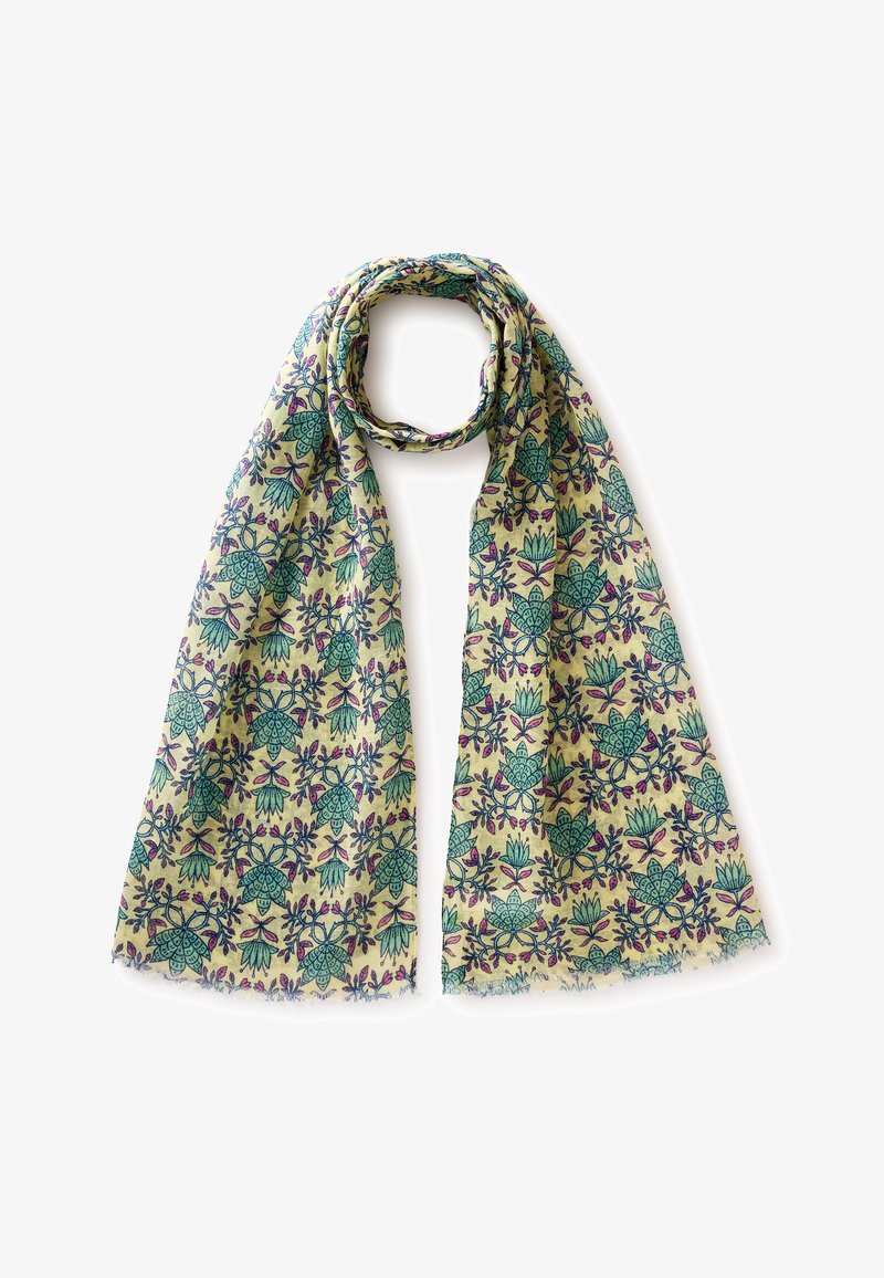 Bufanda de color amarillo claro con patrones florales en verde azulado y púrpura, en bucle suelto con bordes deshilachados.
