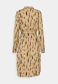 Robe beige à manches longues avec des traits abstraits noirs, une ceinture à la taille et un col, vue de dos.