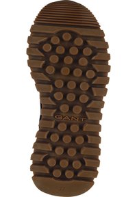 Braune Gummisohle mit strukturierten Grip-Mustern, erhabenen Punkten und Rillen. Enthält das eingeprägte "GANT"-Logo und die Größe "37" auf der Oberfläche.