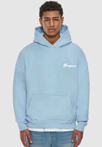 Dropsize HEAVY  PRAY LOVE HUSTLE - Kapuutsiga pusa - baby blue