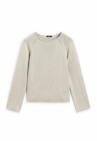 Lichtbeige gebreide trui met lange mouwen, ronde hals en raglan naden. De textuur is zacht en geribbeld, met een eenvoudig ontwerp.