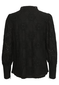 Svart långärmad blus med blommig spetsmönster, hög krage och lätt rynkade manschetter, visad från baksidan.
