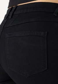 ONLY ONLRAIN FLARED  - Široké džíny - washed black