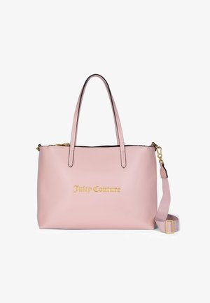 Borsa a spalla in pelle rosa con logo dorato "Juicy Couture", doppi manici e tracolla rimovibile. Texture liscia e design minimalista.