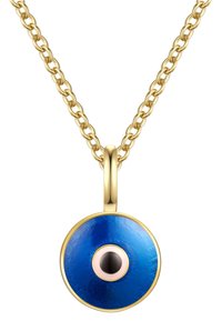 Collana in oro con un pendente blu circolare con disegno di un occhio, una pietra nera centrale circondata da un contorno rosa.