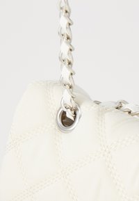 ONLY ONLFLORENCE CROSSBODY BAG - Axelremsväska - whitecap grey/silver metal