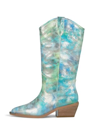 Cowboylaars met een blauwe, groene en zilverkleurige metalen afwerking, decoratief stiksel, puntige neus en gestapelde houten hak.