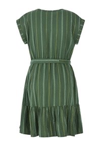 Grünes Baumwickelkleid mit kurzen Ärmeln, versehen mit vertikalen Streifen aus weißen und gelben Punkten, einem taillierten Bund und einem Rüschensaum.