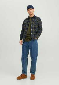 Jack & Jones CREW NECK - Camiseta básica - forest night