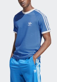 adidas Originals ADICOLOR CLASSICS 3-STRIPES - Marškinėliai su spaudiniu - blue bird