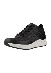 Zapatilla deportiva negra con tejido texturizado, superposiciones sintéticas, diseño con cordones y una suela blanca acolchada con acentos negros.
