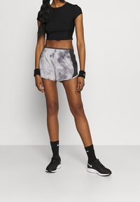 Nike Performance Pantalón corto de deporte - grey