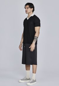 SIKSILK Polo majica - black
