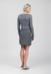 INFLUENCER RHINESTONES  - A-Linien-Rock - grey
