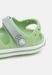 Crocs CROCBAND CRUISER UNISEX - Natikače za bazen - fair green/dusty green