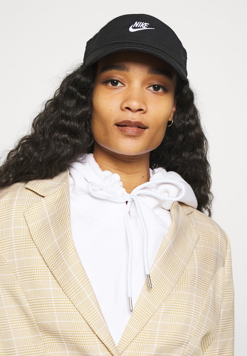 George Hanbury Boycotter Divise Casquette Bebe Fille Nike Manhattan Est En Train De Pleurer Residence