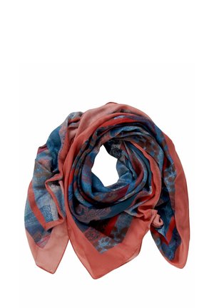 Foulard léger avec motifs cachemire et floraux rouges et bleus, plié de manière lâche pour montrer la texture et les contrastes de couleurs.