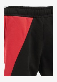 Unselected, black red
