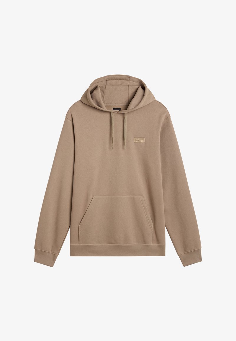 Sudadera marrón hecha de tela suave, con un bolsillo canguro frontal, capucha ajustable con cordón y un pequeño parche de logo en el pecho.