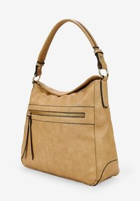 Borsa a spalla in ecopelle beige con forma curva, manico superiore, tasca esterna con zip e dettagli in nero. Finitura testurizzata, design informale.