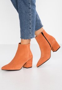 Vero Moda Boots à talons - tan