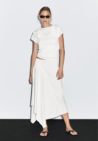 Massimo Dutti ASYMMETRIC MIDI - A-linjekjol - white