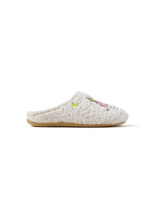 Chausson blanc duveteux avec une forme arrondie, surface texturée, motif floral brodé dans des couleurs pastel et une semelle beige clair.