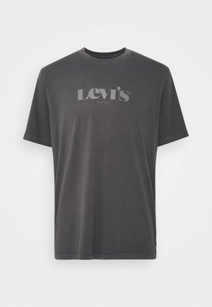 Ciemnoszary T-shirt Levi's z krótkim rękawem i okrągłym dekoltem, z logo "Levi's Since 1873" nadrukowanym na piersi w nieco jaśniejszym odcieniu szarości.