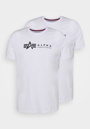 Biely bavlnený tričko s čiernym logom a štýlovým nápisom "ALPHA INDUSTRIES." Krátke rukávy, okrúhly výstrih, hladká textúra.