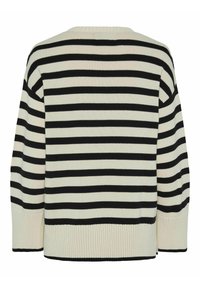 Sweter w paski z na przemian grubymi czarnymi i kremowymi paskami, z ribbowanym dekoltem oraz ribbowanymi mankietami na rękawach i dolnym wykończeniu.