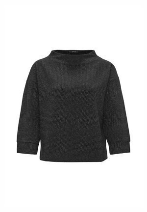Zwarte, gestructureerde top met een wijde bootnek, driekwartmouwen en een losse pasvorm. Het materiaal lijkt zacht en licht geweven.