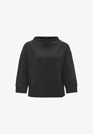 Zwarte, gestructureerde top met een wijde bootnek, driekwartmouwen en een losse pasvorm. Het materiaal lijkt zacht en licht geweven.