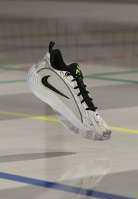 Δεν επιλέχθηκε, white/metallic silver/off white