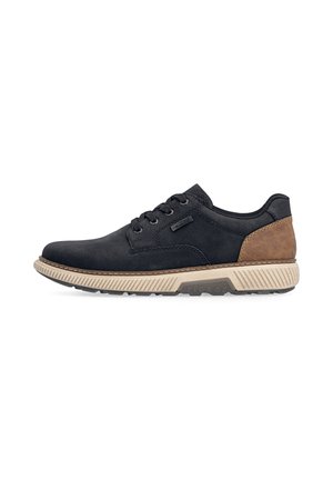 Chaussure décontractée noire à lacets avec semelle beige et patch en cuir marron au talon, vue de côté sur fond blanc.