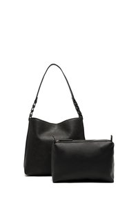 Czarna skórzana torba na ramię z okrągłym wierzchem i łańcuszkowym paskiem, w zestawie z dopasowaną zamykaną na zamek saszetką. Gładka faktura, bez wzorów.