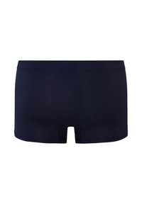 Námořnicky modré boxerky z měkké látky, s bezšvým designem, krátkými nohavičkami a pohodlným pasem. Bez viditelných vzorů či zdobení.