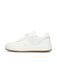 Baskets en cuir blanc avec un panneau texturé, bout arrondi et semelle en caoutchouc. Dispose de lacets plats et d'un talon légèrement surélevé.