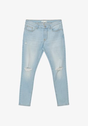 Jeans in denim blu chiaro con vestibilità slim, dettagli strappati alle ginocchia e design classico a cinque tasche con chiusura a bottone.