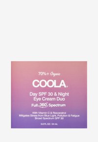 Opakowanie zestawu Coola Day SPF 30 i nocnego kremu pod oczy z gradientem w kolorze różowym do fioletowego, białym tekstem oraz pojemnością 0,8 fl oz / 24 mL.